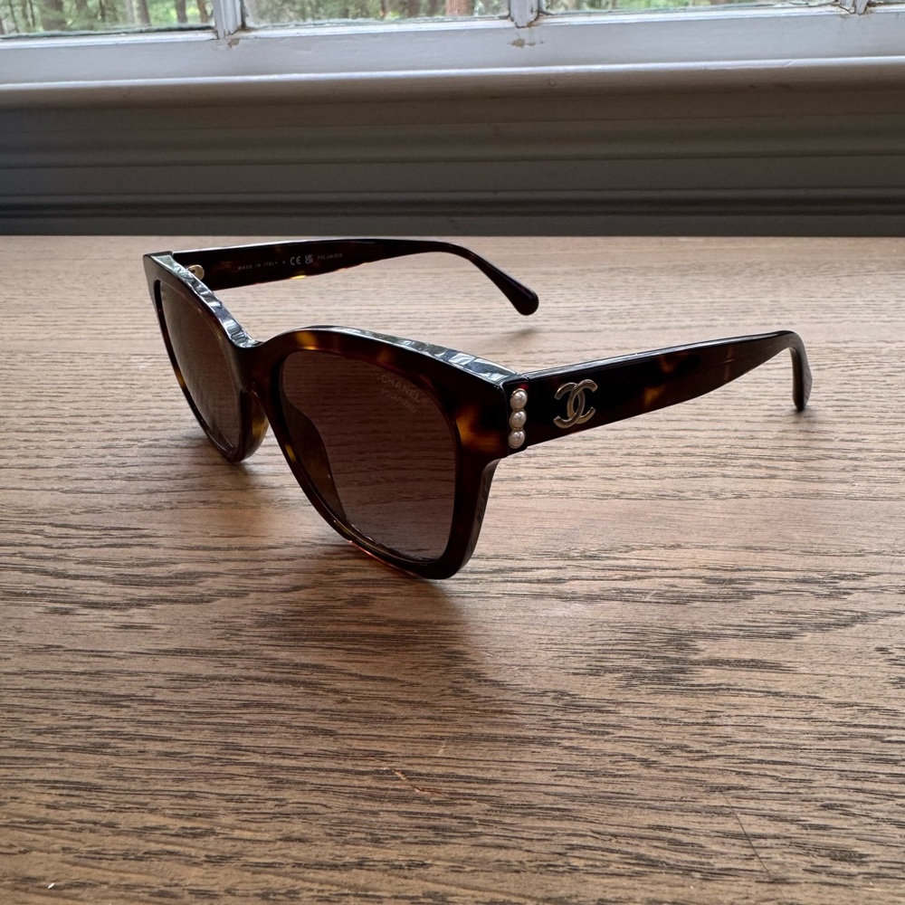 CHANEL Tortoiseshell Square Sunglasses - Picture 4 of 7